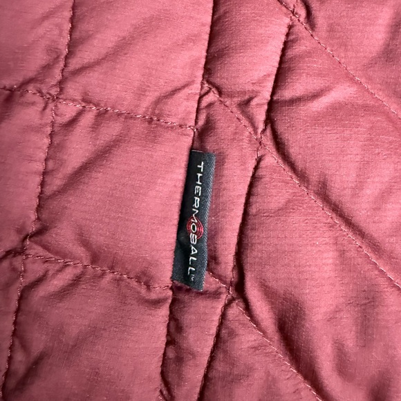 The North Face Women's Puffer Jacket - Maroon Thermoball size Women’s Medium - Picture 6 of 15